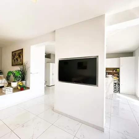 Studio In Barandas, Callao Salvaje